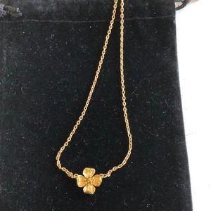 Vintage gold tone single floral necklace/choker. Very pretty to layer